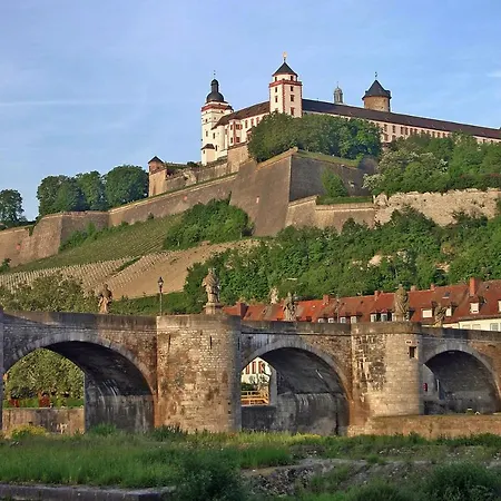 Super - Roof Terrace, Netflix Würzburg